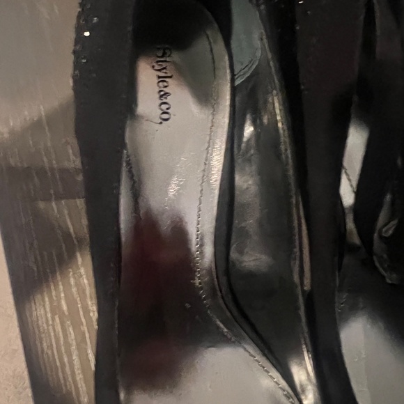 Shoes - Picture 3 of 6